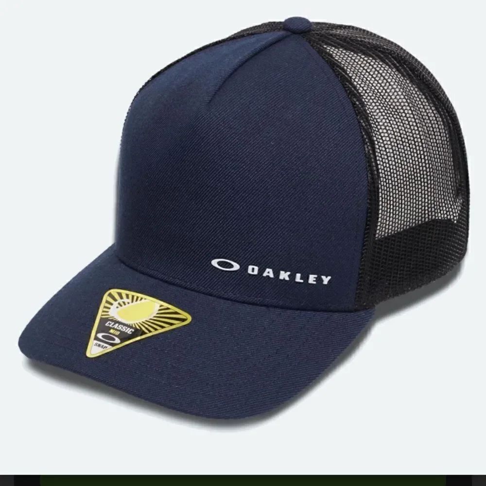 Oakley Cap NWT blue and black